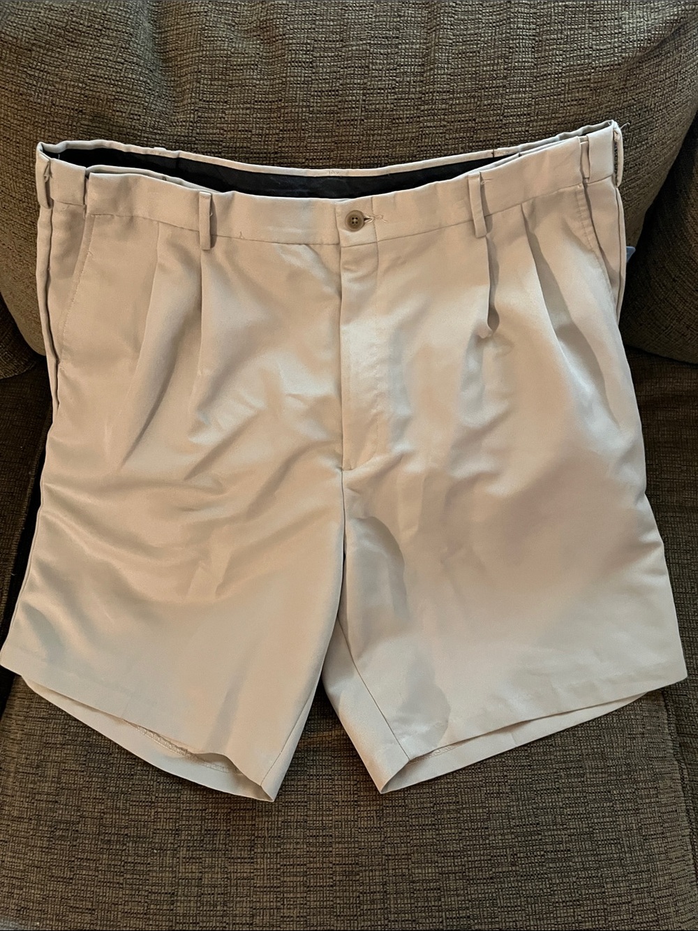 Savane Men’s Pleated Shorts in Light Khaki